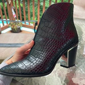New- Gorgeous Rare Black Slit Snakeskin Sam Edelman Circus Boot